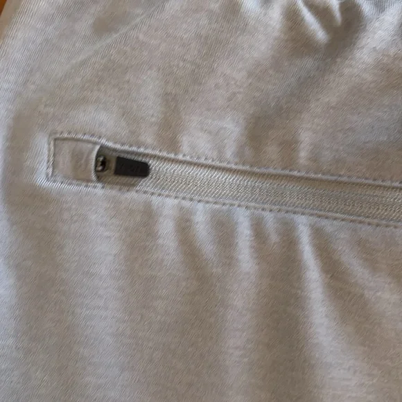 Vuori Men’s Linerless Shorts in Gray Size 32 - Picture 4 of 5